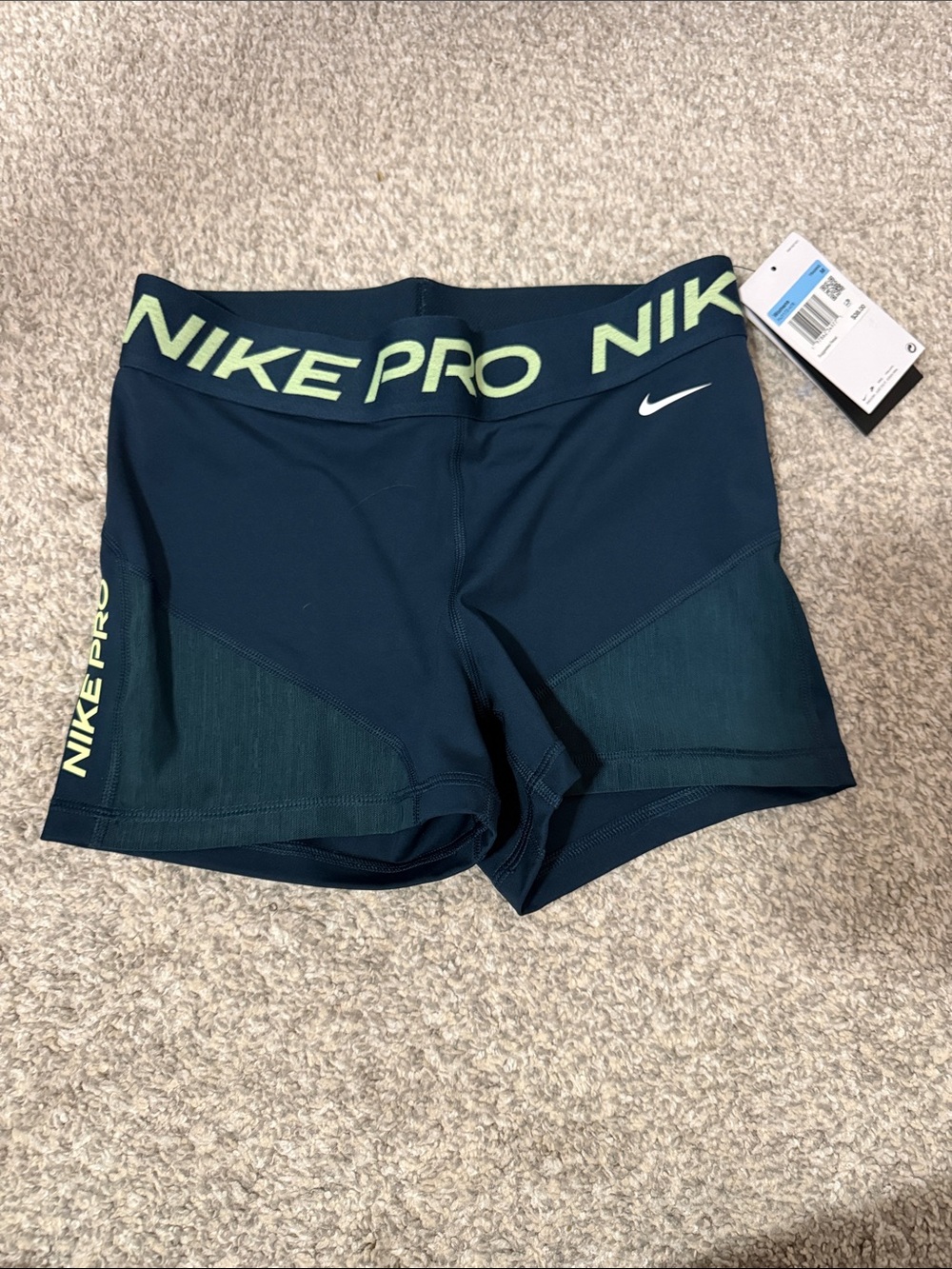 NWT Nike Women’s Mid Rise 3In Nike Pro Short
